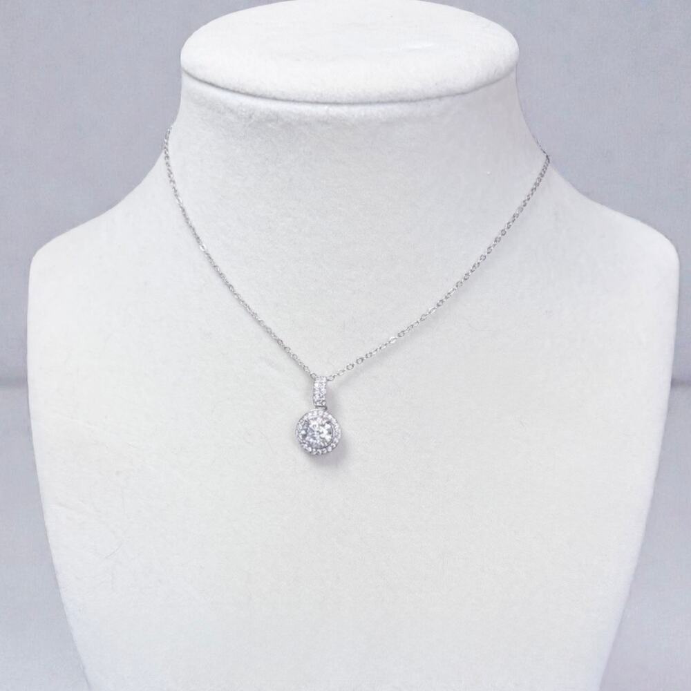 Moissanite Halo Round Necklace 18K over 925 NEW - Picture 2 of 10
